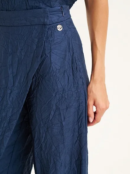 Брюки из жатой ткани асимметричного кроя прямые - G022SZ0780GRET_P Брюки жен. (VR033, 44)