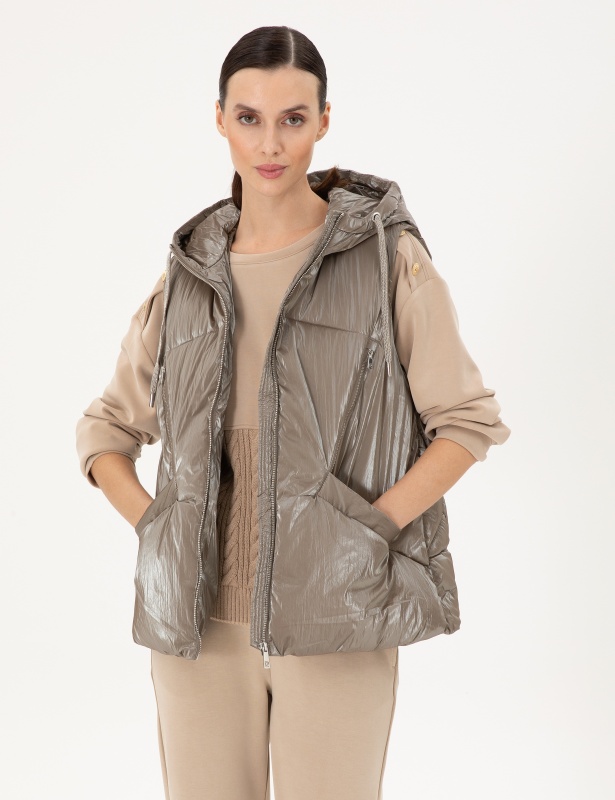 Жилет утепленный с несъемным капюшоном - G022SZ0MS0FENDOR Куртка жен. (VR052, 34)