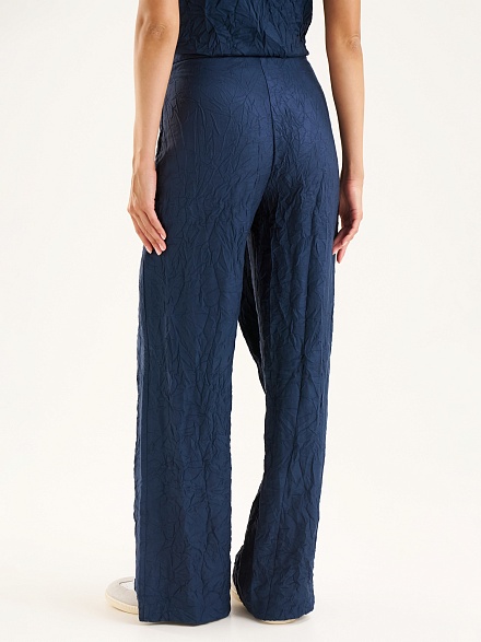 Брюки из жатой ткани асимметричного кроя прямые - G022SZ0780GRET_P Брюки жен. (VR033, 38)