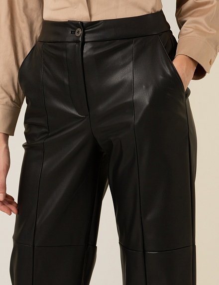 Брюки из экокожи прямые - G022SZ0780DERVU Брюки жен. (VR046, 40)