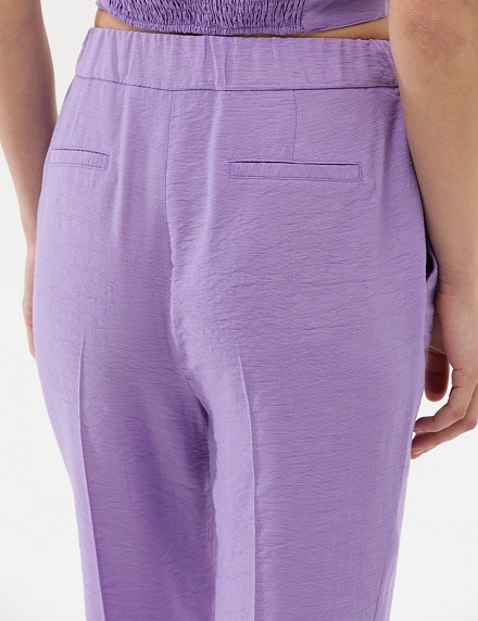 Брюки укороченные из жатой ткани - G022SZ0030KRAF-P Брюки жен. (VR149, 40)