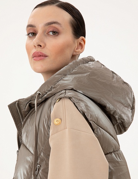 Жилет утепленный с несъемным капюшоном - G022SZ0MS0FENDOR Куртка жен. (VR052, 34)